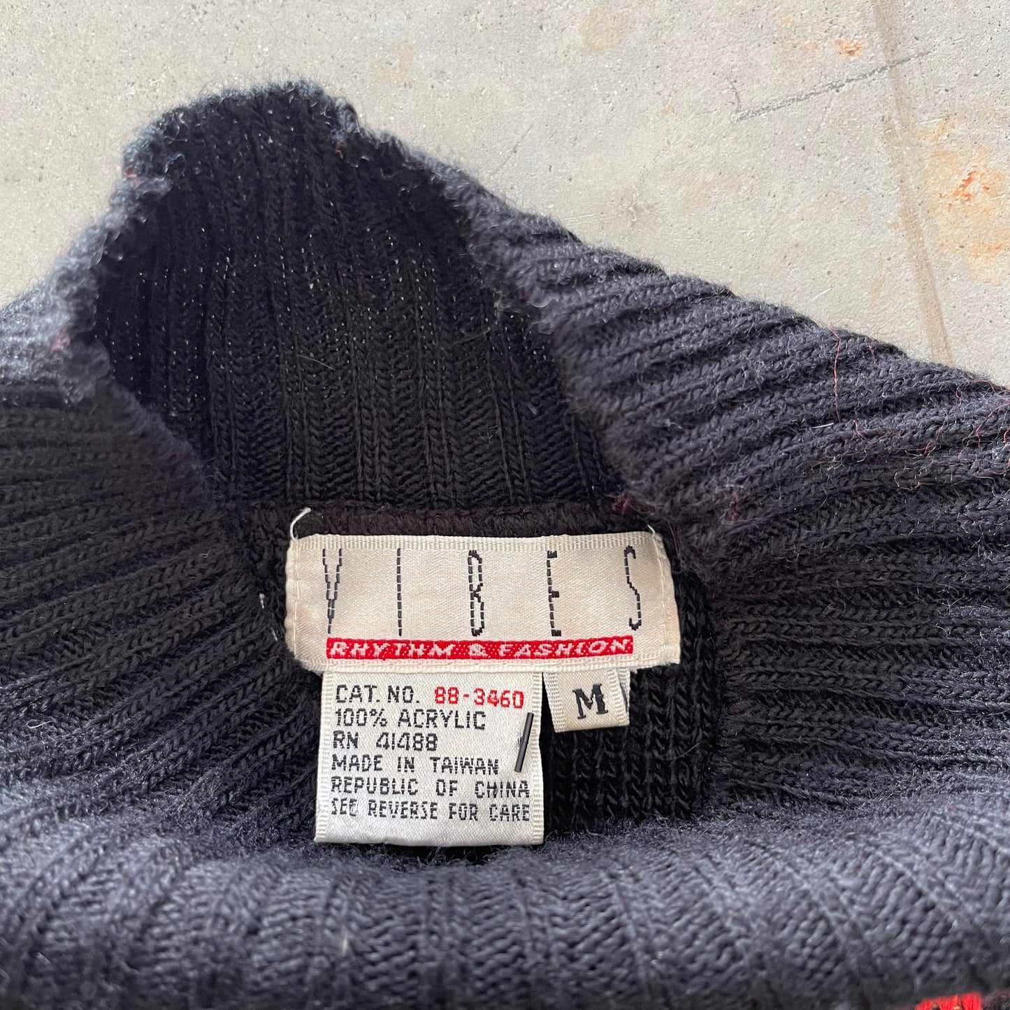 1990s kitschy knit turtleneck sweater